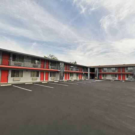Journey Inn Woodland Bagian luar foto