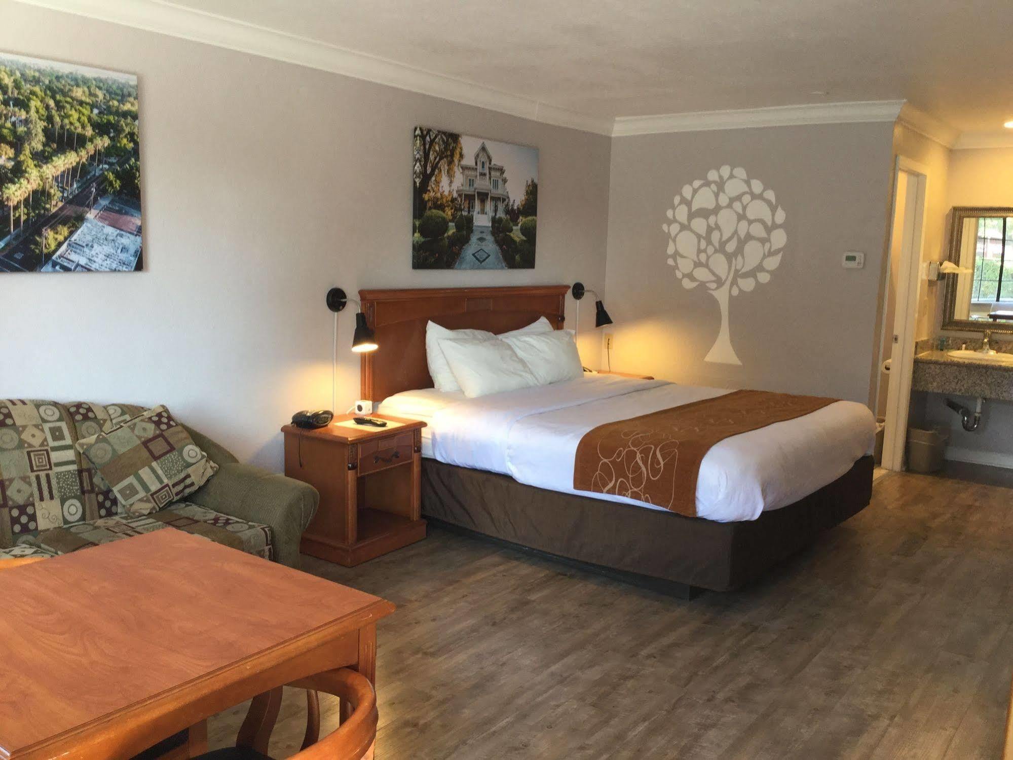 Journey Inn Woodland Bagian luar foto