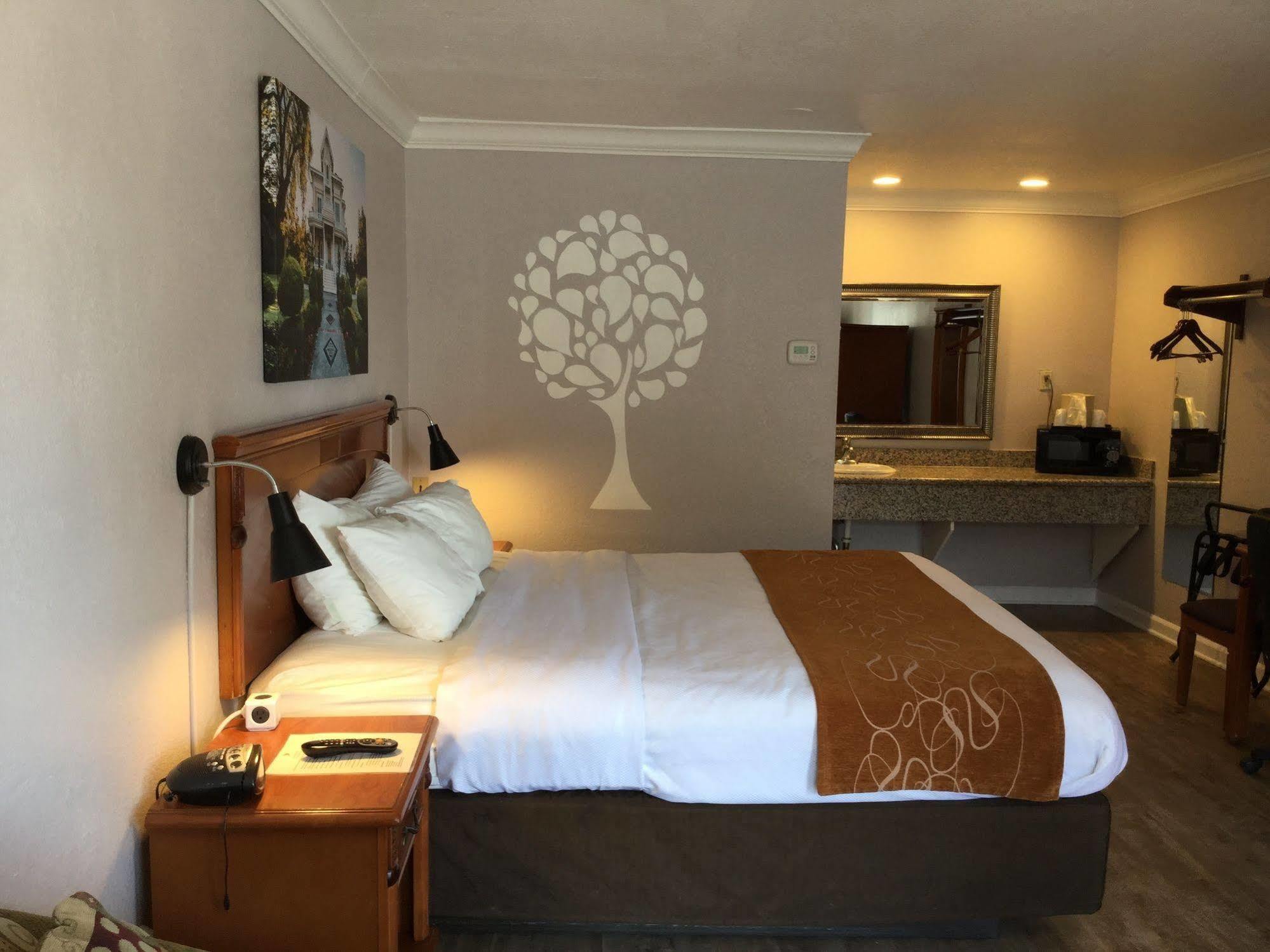 Journey Inn Woodland Bagian luar foto