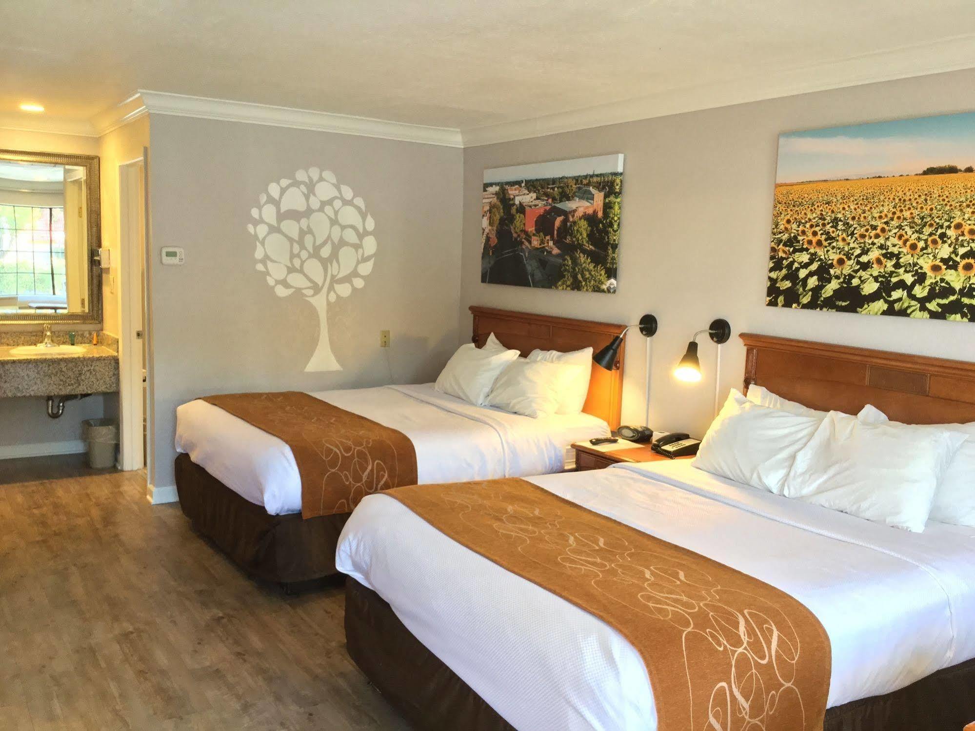 Journey Inn Woodland Bagian luar foto