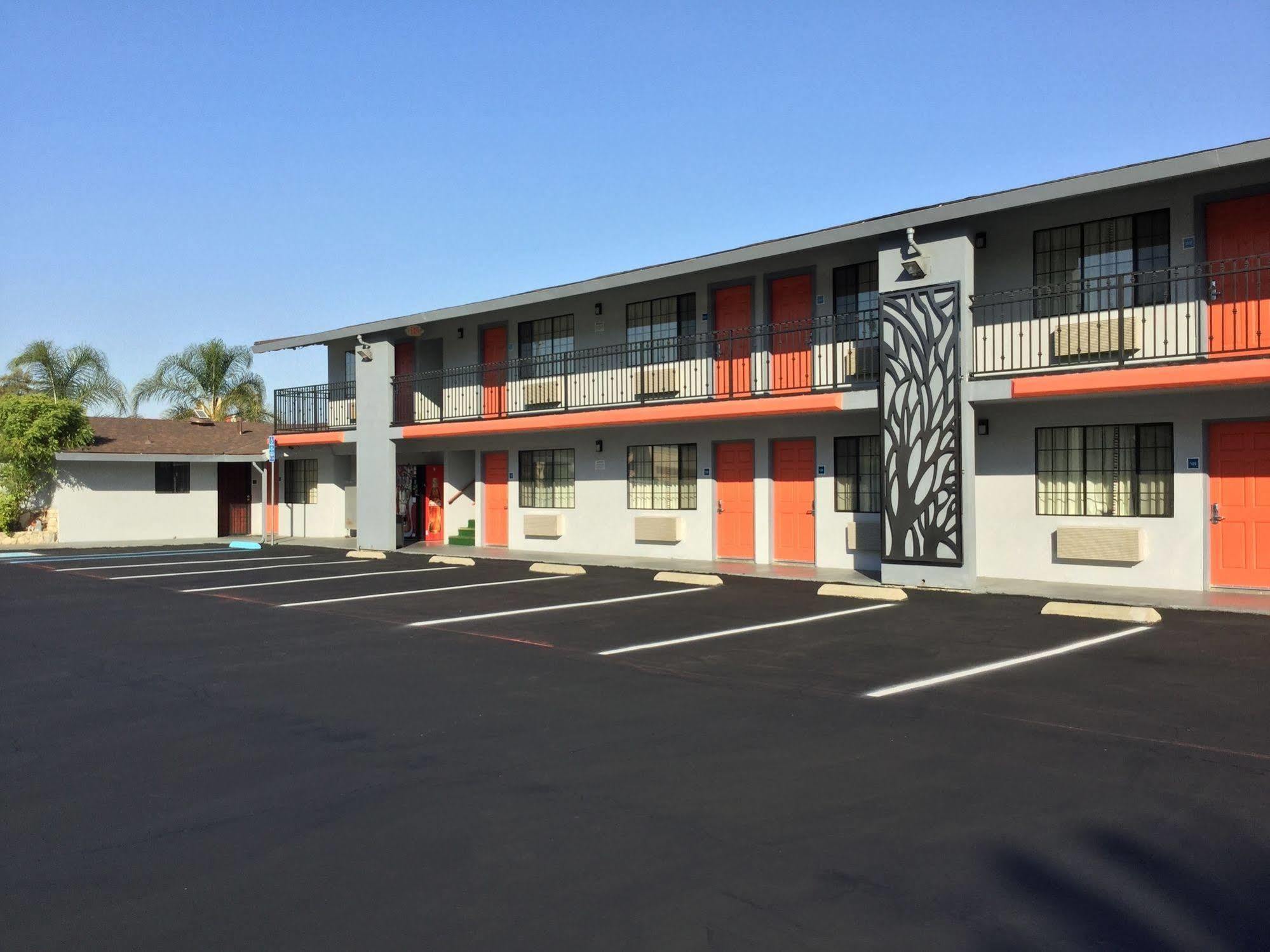 Journey Inn Woodland Bagian luar foto